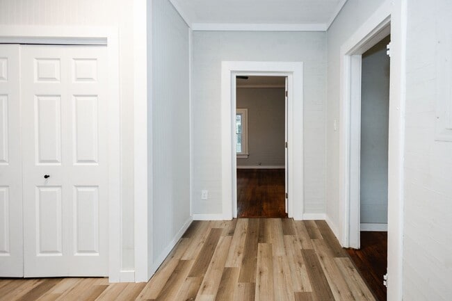 Building Photo - Move-in special: 50% off 1st month's rent – Newly Renovated 2 Bedroom Home!