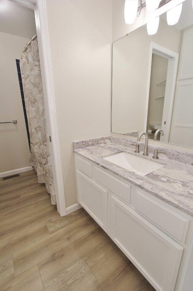 Building Photo - 2610 N Shoveler Way