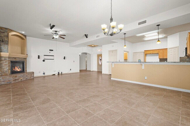 Building Photo - 5729 Valley Oak Dr