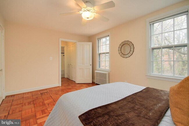 Building Photo - Cleveland Park ** One Bedroom, One Bath