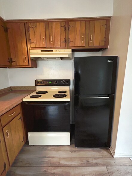 Building Photo - 612 E 3rd St