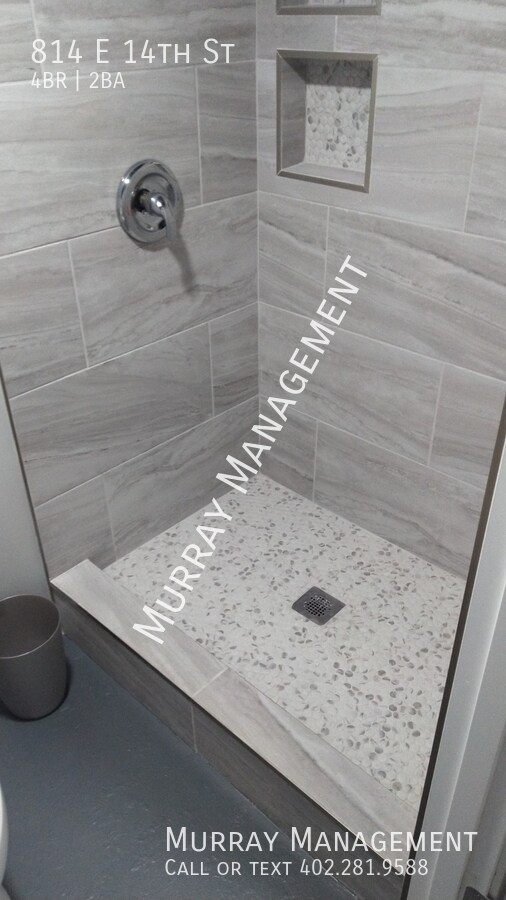 Building Photo - 814 E 14th St