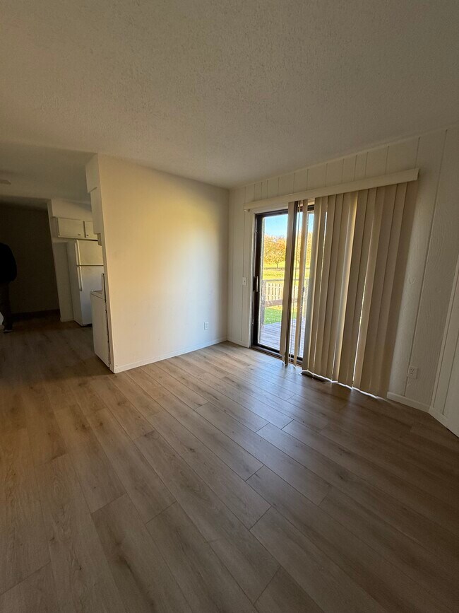 Building Photo - 6668 Fairway Cir