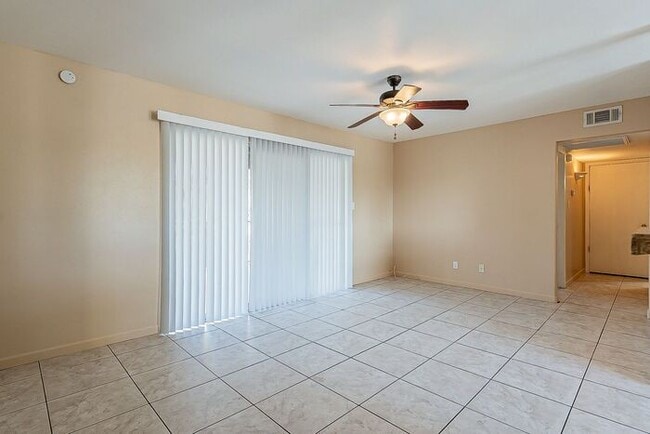 Building Photo - 1620 N Wilmot Rd