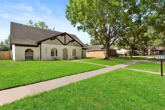 Building Photo - 16615 Glamis Ln