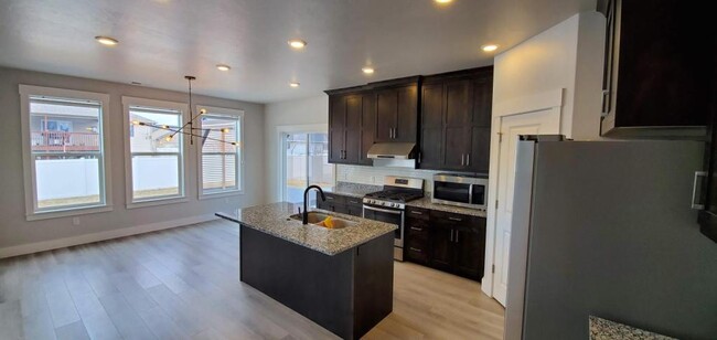 Building Photo - 293 W 450 S