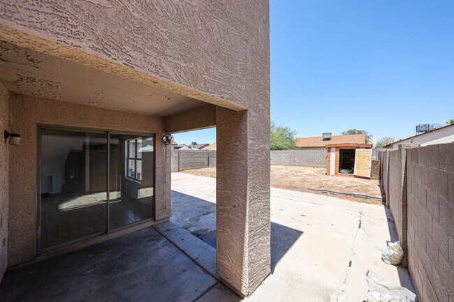 Building Photo - 11816 W Rosewood Dr