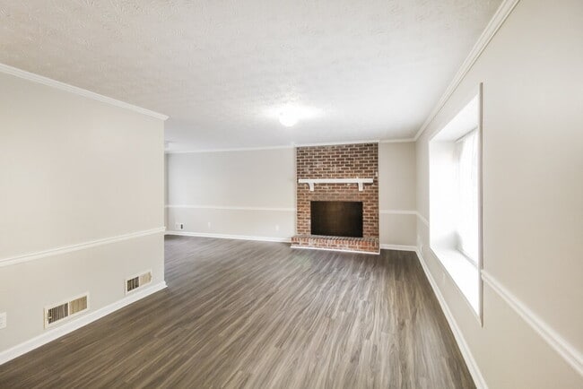 Building Photo - 2918 High Brook Way SE