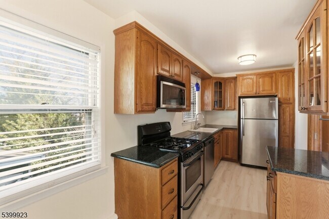 Building Photo - 512-514 Broadway