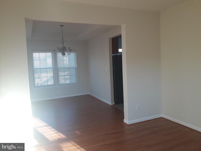 Building Photo - 3320 Anne De Bourgh Dr