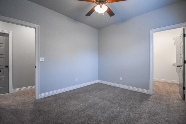 Building Photo - Stunning 4 bedroom, 2.5 bathroom home in Fayetteville!