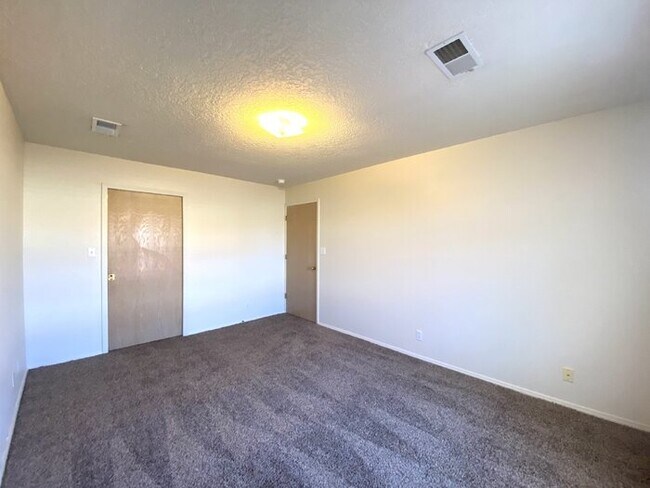 Building Photo - 2nd Floor - 2BR/2Bath - Balcony - 1Car Garage