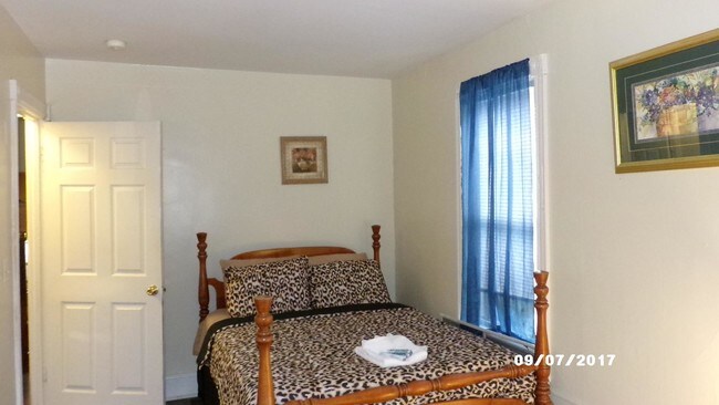 Building Photo - 3 bedroom in Easton PA 18042