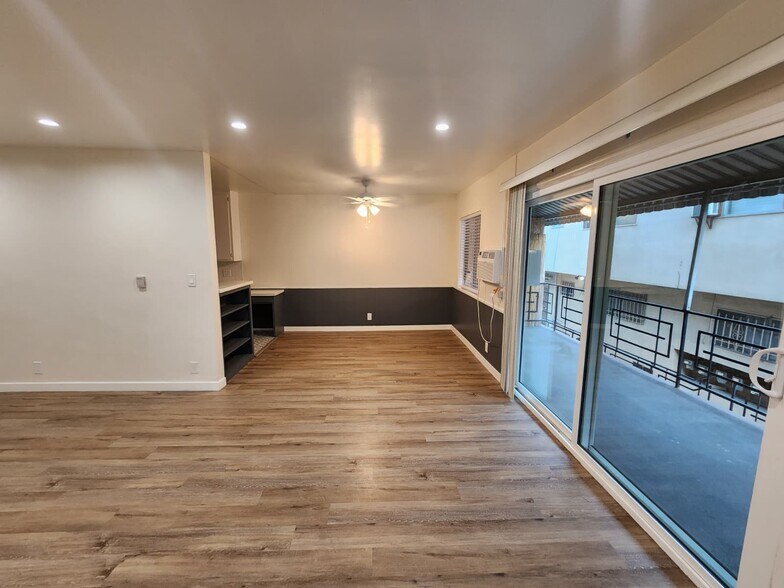 Building Photo - 1414 S Orange Grove Ave