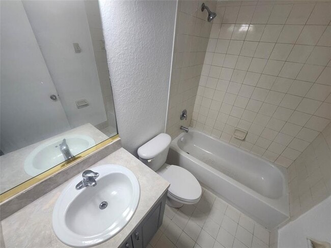 Building Photo - 8722 SW 21st Ct