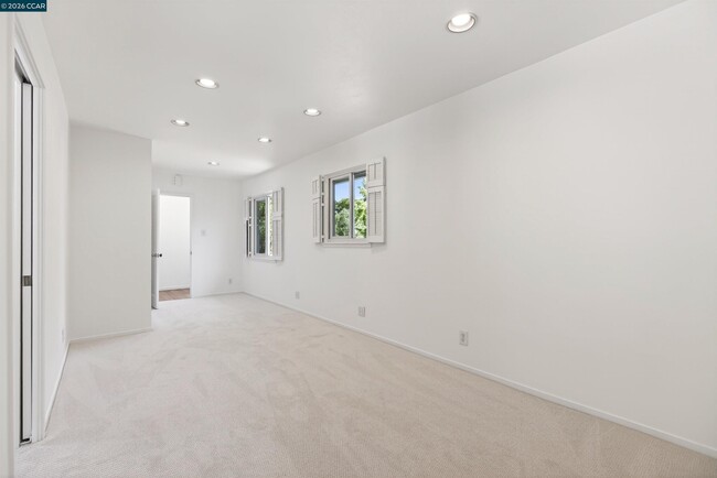 Building Photo - 39 Donna Maria Way