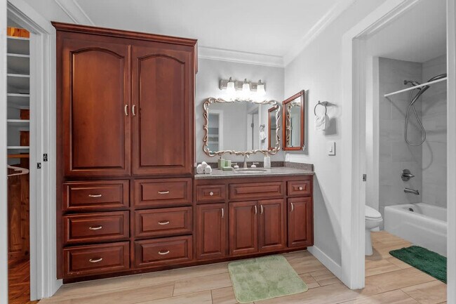 Building Photo - 9737 Benavente Pl