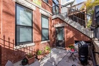 Building Photo - Condo Quality 1Bed/1 Bath in Hot Bucktown/Wicker Park Location! Central Air & In-Unit Laundry!