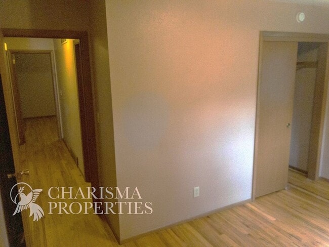 Building Photo - 3004 S West Ave