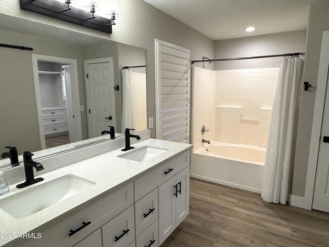 Building Photo - 3733 E Orchid Ct
