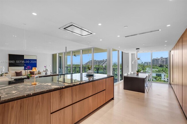 Building Photo - 430 Grand Bay Dr