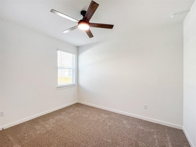 Building Photo - 1829 Walnut Grv Bnd