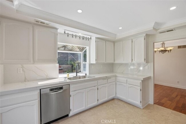 Building Photo - 5974 Ruthwood Dr