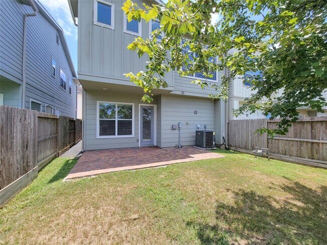 Building Photo - 1815 Crestdale Dr