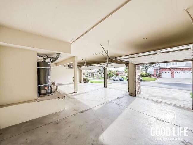 Building Photo - 709 S Hidden Creek Cir