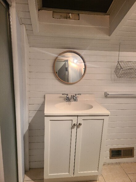 Building Photo - 16 Queen Rd