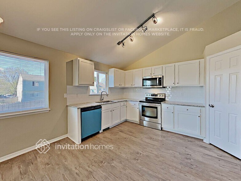 Building Photo - 5280 E 129th Way