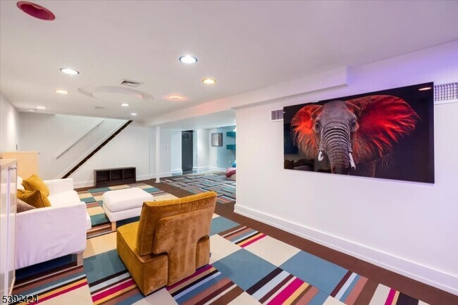 Building Photo - 827 Alden Rd