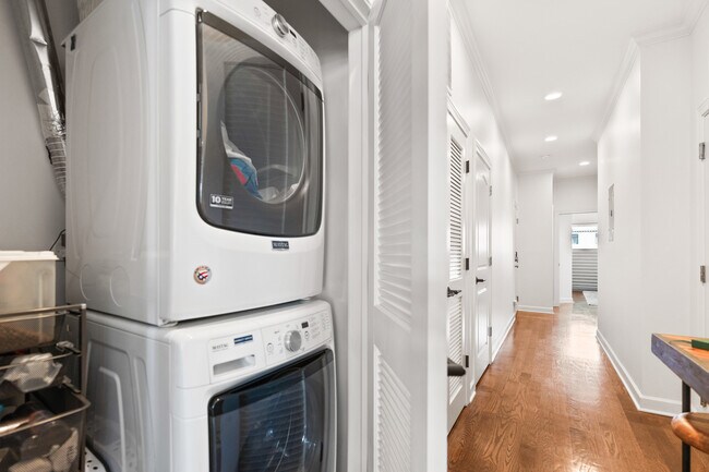 Building Photo - 840 W Erie St