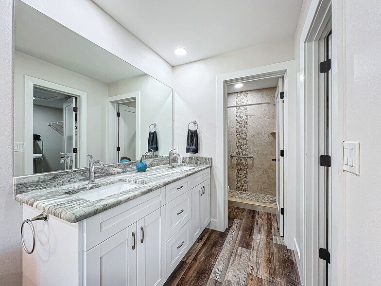 Building Photo - 1407 Pine Lake Dr