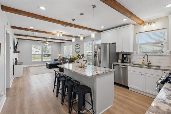 Building Photo - 105 N Haswell Dr