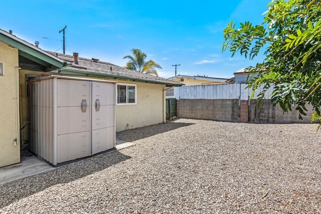 Building Photo - One level single family home in Clairemont...
