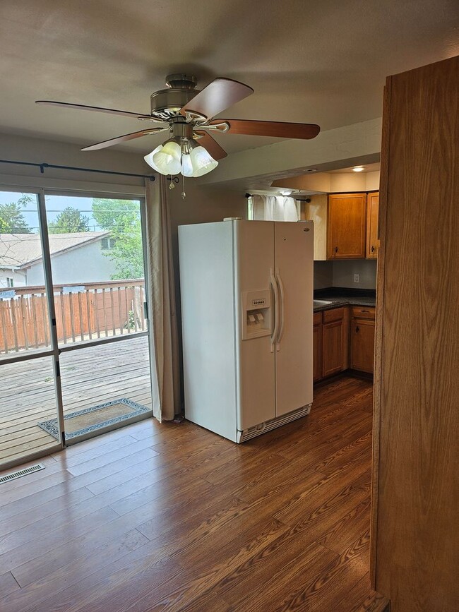 Building Photo - ALL PROSPECTIVE TENANTS MUST SUBMIT A $58 NON-REFUNDABLE APPLICATION FEE PER APPLICANT ONLINE AND...
