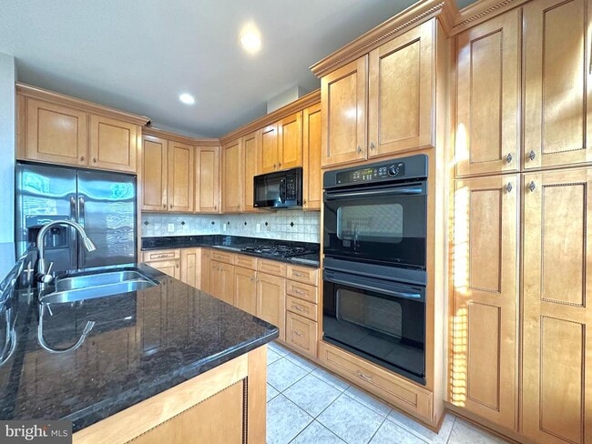 Building Photo - 11837 Regents Park Dr