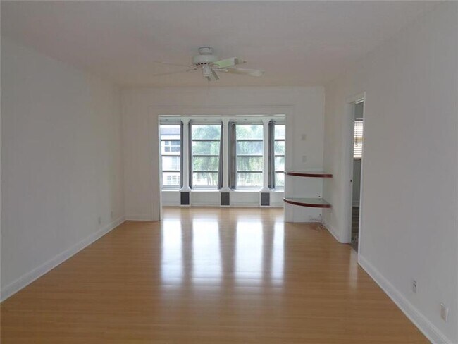 Building Photo - 4200 Crystal Lake Dr