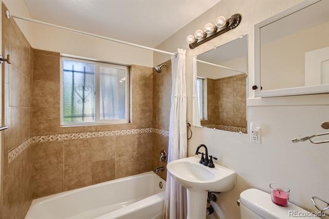 Building Photo - 3183 Vaughn St