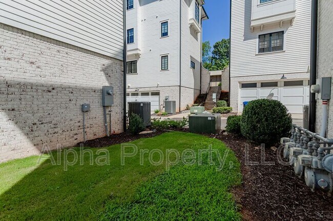 Building Photo - 40 Claussen Ave