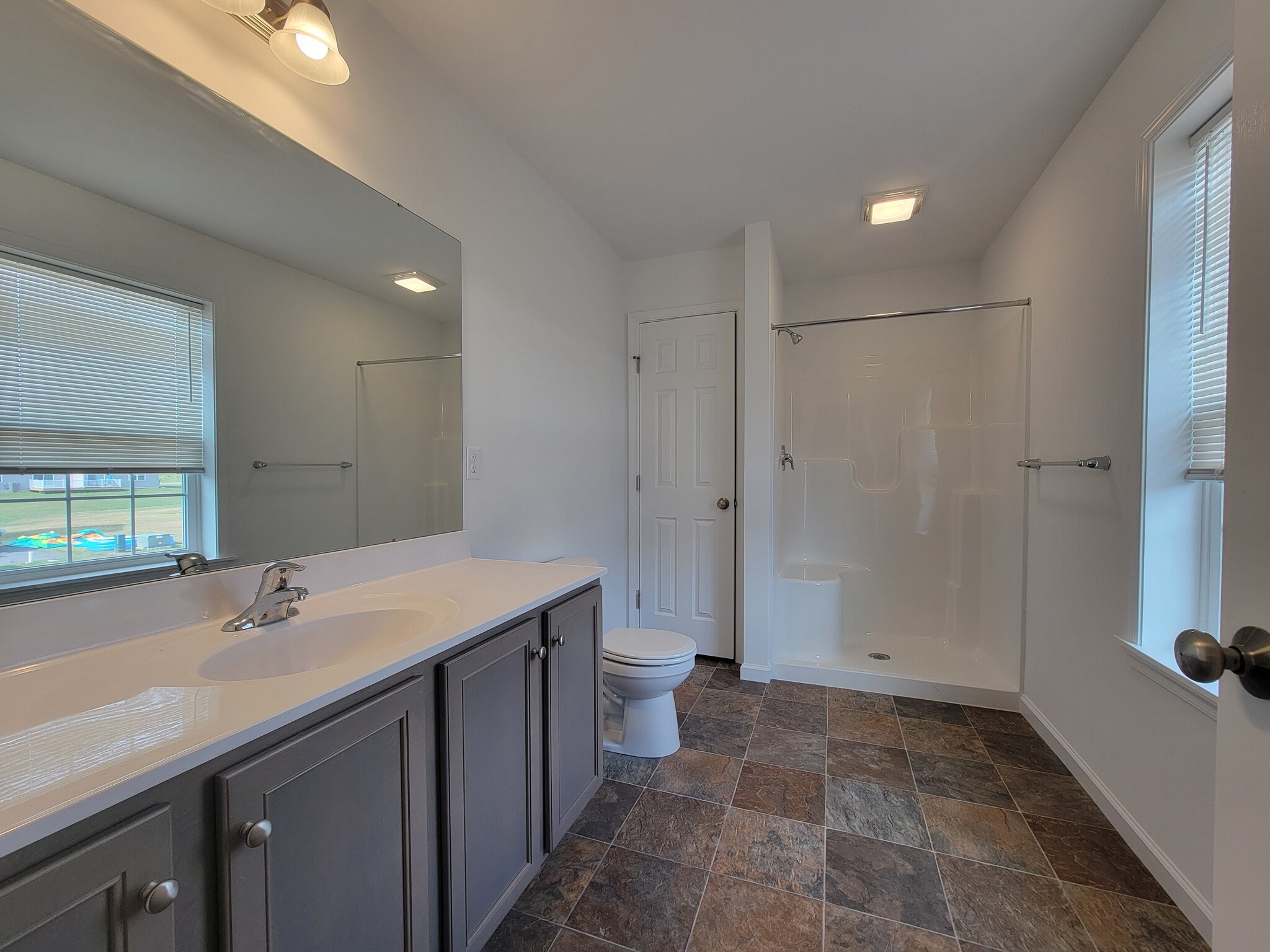 Building Photo - 122 Robert Cir