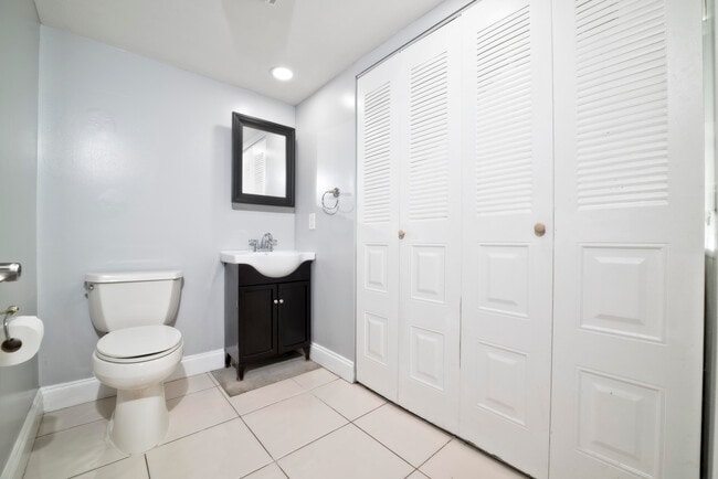 Building Photo - 8353 Trent Ct