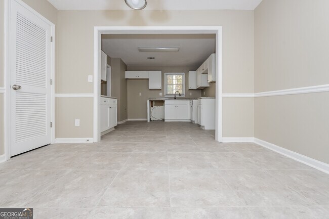Building Photo - 65 Pine Tree Dr