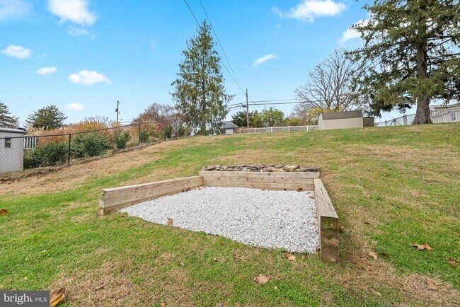 Building Photo - 3 Buttonwood Ave