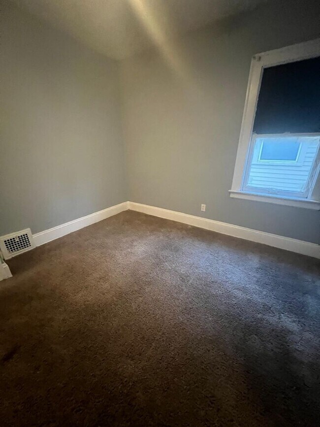 Building Photo - 9913 Mt Auburn Ave