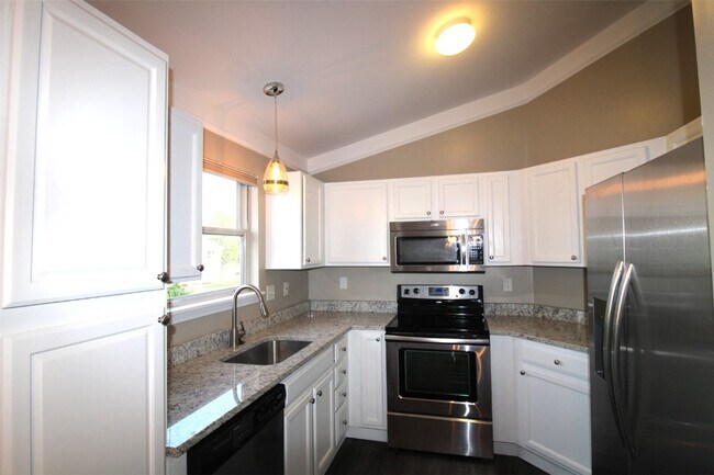 Building Photo - 207 Tyndale Dr