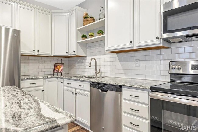 Building Photo - 5044 Arpent St