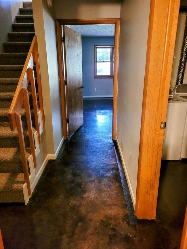 Building Photo - 4 bedroom Townhouse on Bloomington's South Side; Located in The Woodlands!