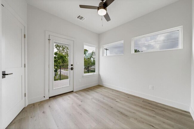 Building Photo - 8507 Hathaway Dr